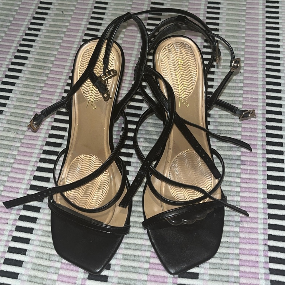 Ann Michelle Black Stiletto Size 9